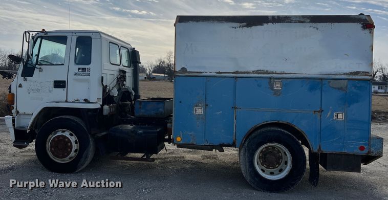 image for item MM9052 1990 GMC Forward W7  utility / service truck