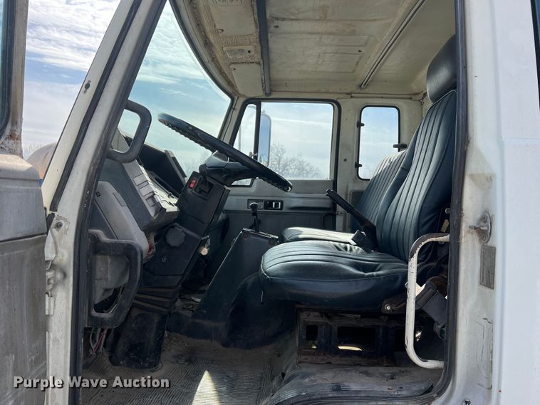 image for item MM9052 1990 GMC Forward W7  utility / service truck