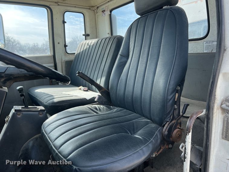 image for item MM9052 1990 GMC Forward W7  utility / service truck