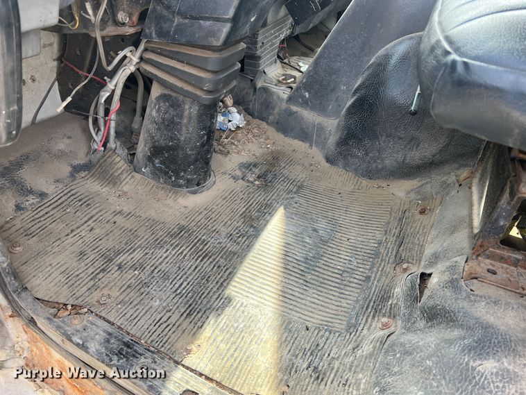 image for item MM9052 1990 GMC Forward W7  utility / service truck