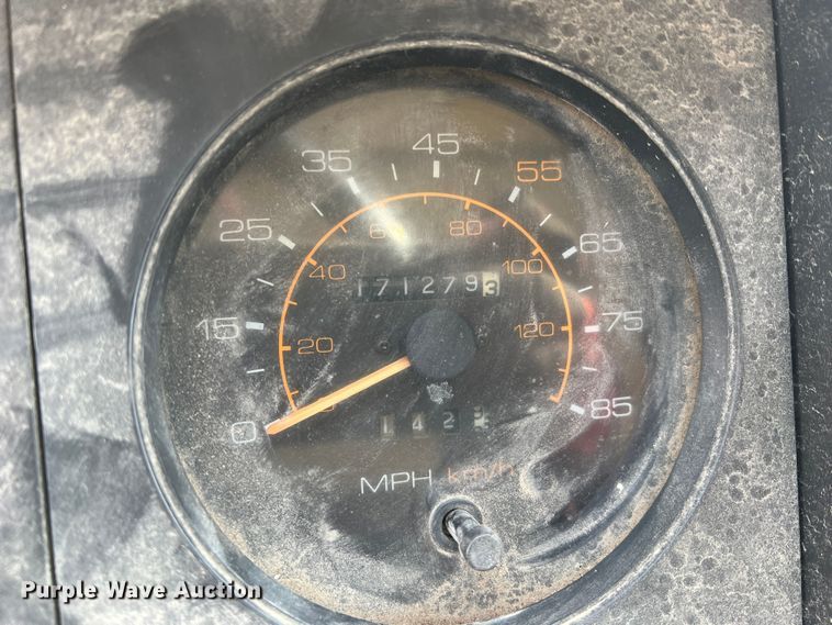 image for item MM9052 1990 GMC Forward W7  utility / service truck