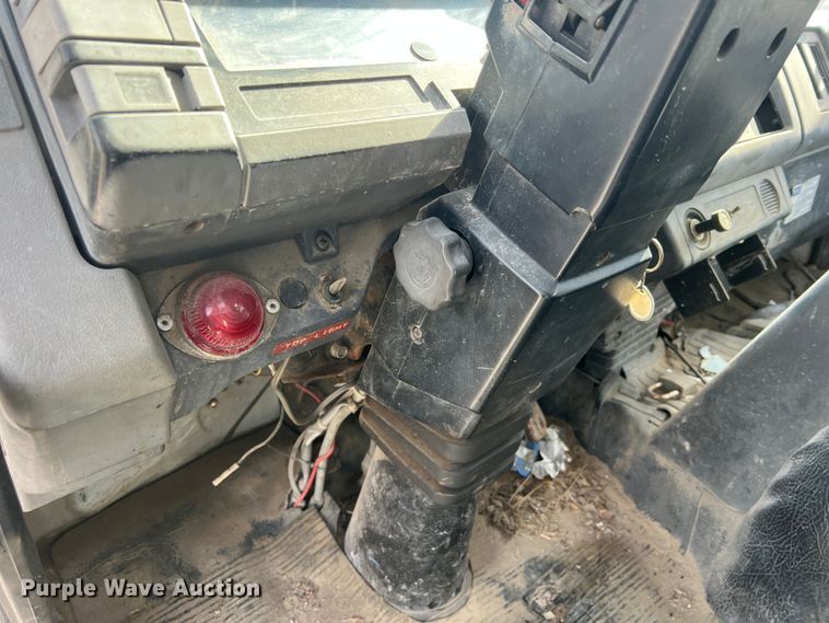 image for item MM9052 1990 GMC Forward W7  utility / service truck