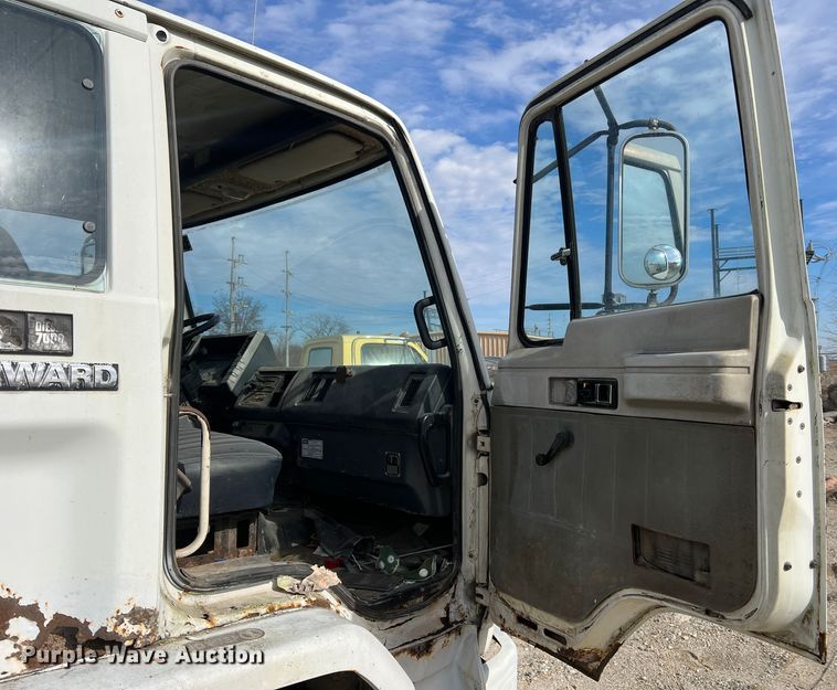 image for item MM9052 1990 GMC Forward W7  utility / service truck