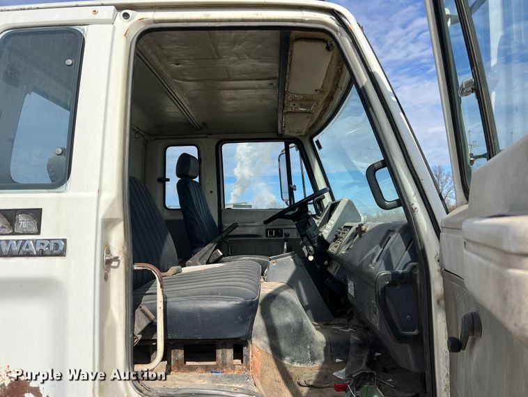 image for item MM9052 1990 GMC Forward W7  utility / service truck