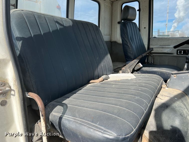 image for item MM9052 1990 GMC Forward W7  utility / service truck