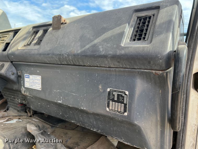 image for item MM9052 1990 GMC Forward W7  utility / service truck