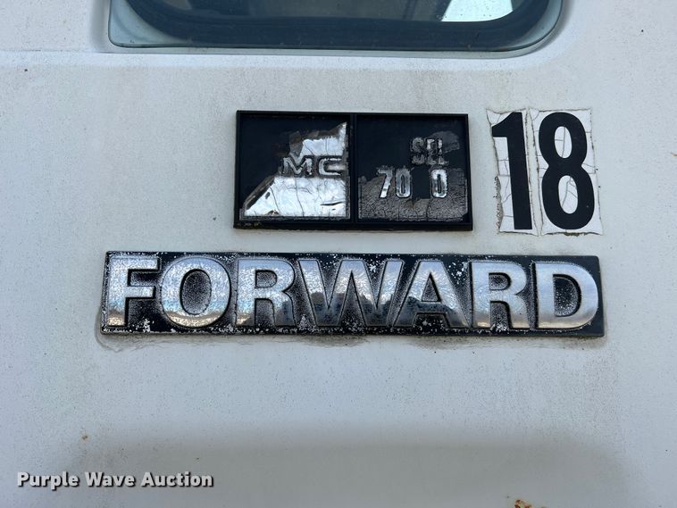 image for item MM9052 1990 GMC Forward W7  utility / service truck