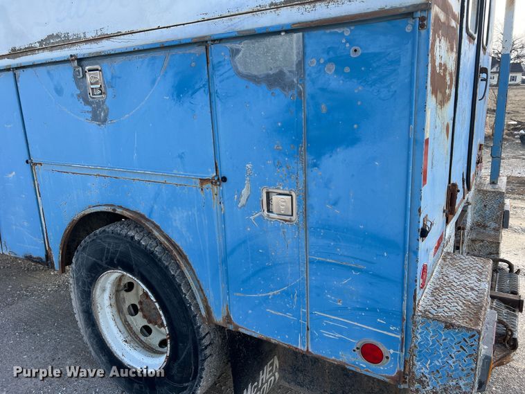 image for item MM9052 1990 GMC Forward W7  utility / service truck