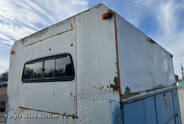 image for item MM9052 1990 GMC Forward W7  utility / service truck