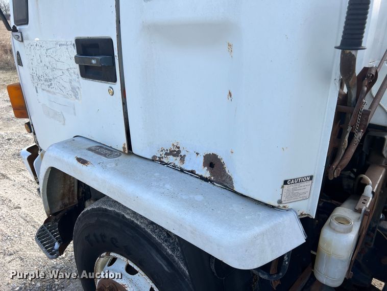 image for item MM9052 1990 GMC Forward W7  utility / service truck