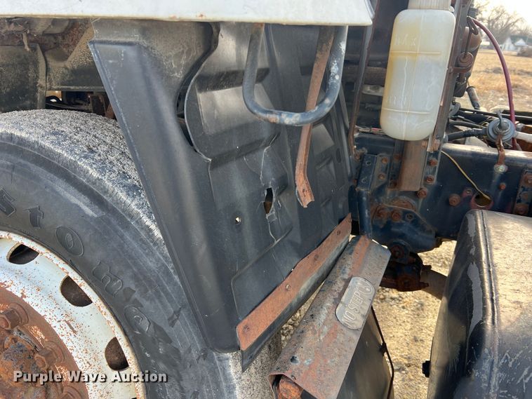 image for item MM9052 1990 GMC Forward W7  utility / service truck