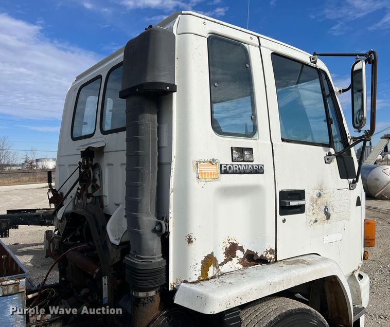 image for item MM9052 1990 GMC Forward W7  utility / service truck