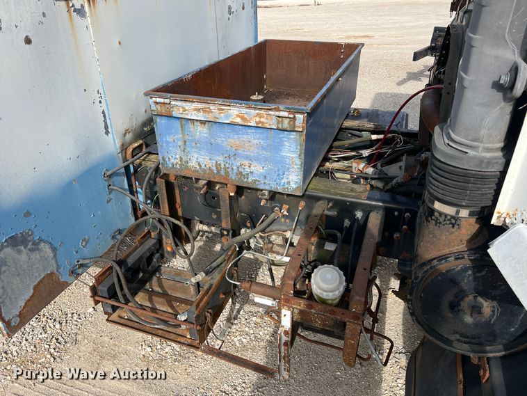 image for item MM9052 1990 GMC Forward W7  utility / service truck