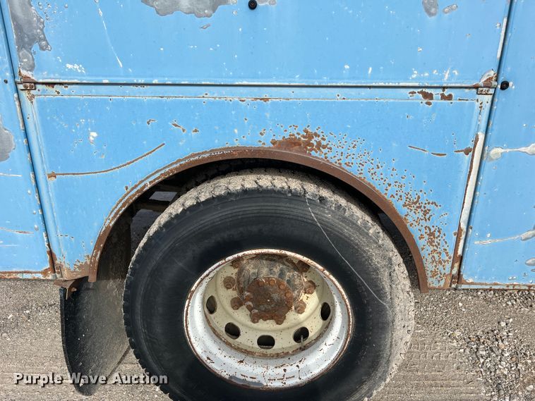 image for item MM9052 1990 GMC Forward W7  utility / service truck