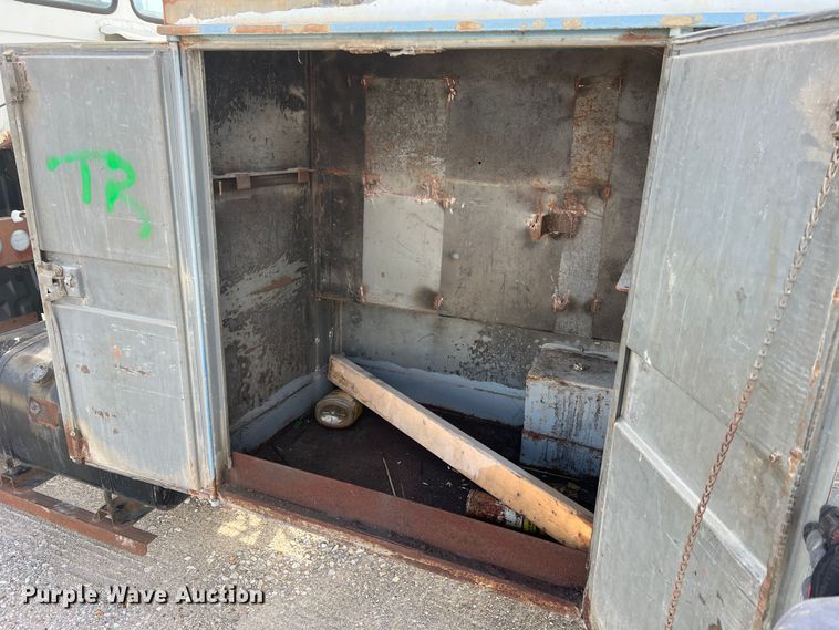 image for item MM9052 1990 GMC Forward W7  utility / service truck