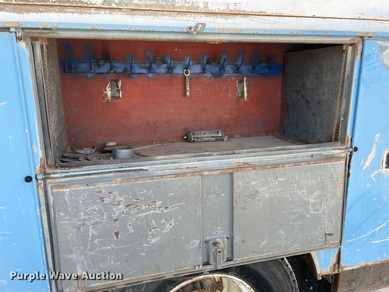 image for item MM9052 1990 GMC Forward W7  utility / service truck