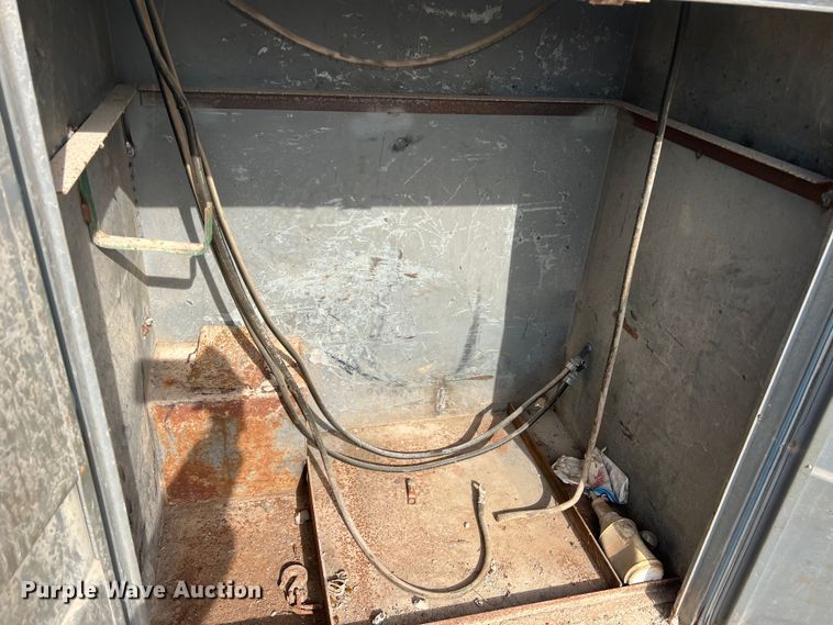 image for item MM9052 1990 GMC Forward W7  utility / service truck