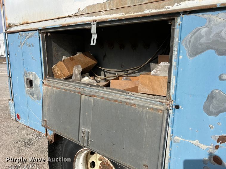 image for item MM9052 1990 GMC Forward W7  utility / service truck