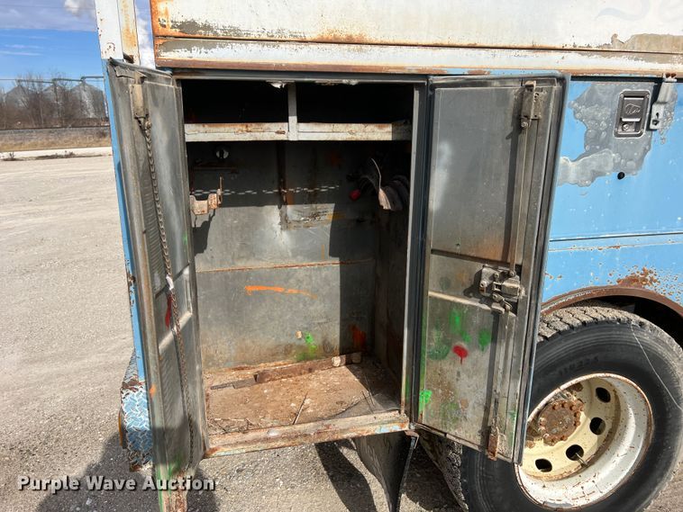 image for item MM9052 1990 GMC Forward W7  utility / service truck