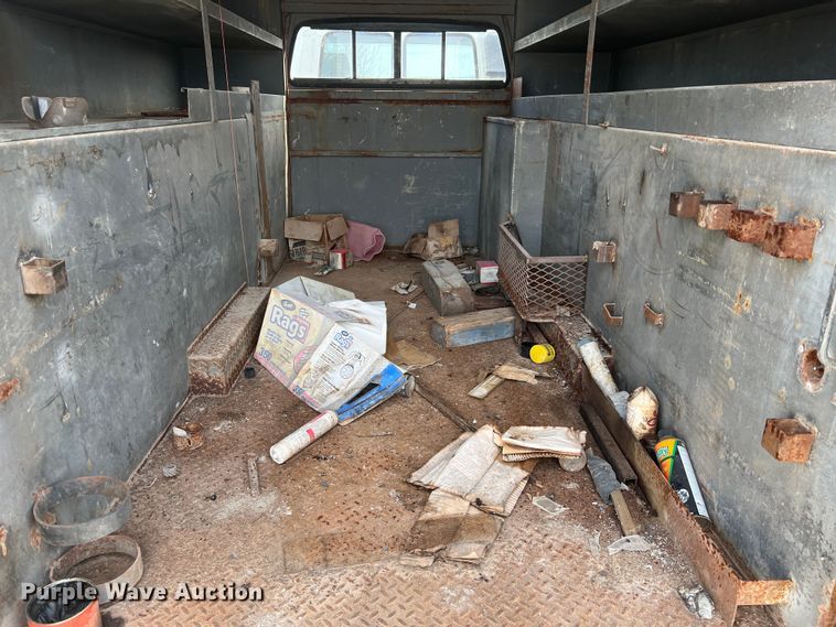 image for item MM9052 1990 GMC Forward W7  utility / service truck