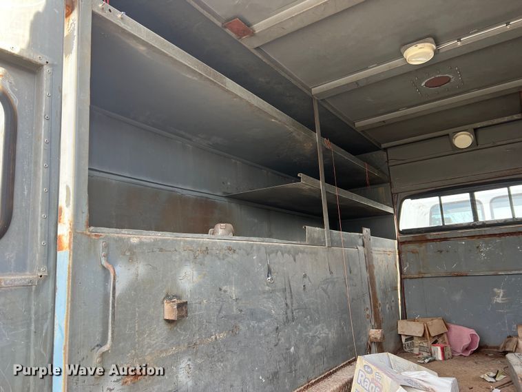 image for item MM9052 1990 GMC Forward W7  utility / service truck