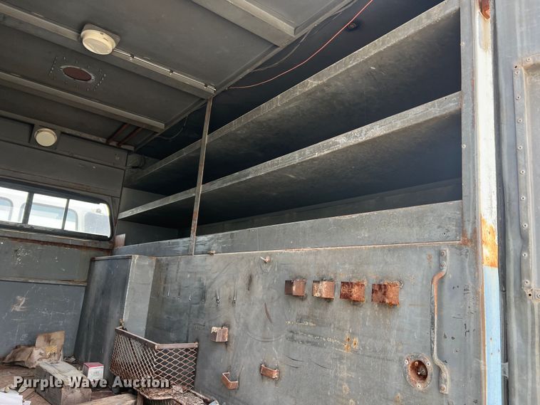 image for item MM9052 1990 GMC Forward W7  utility / service truck