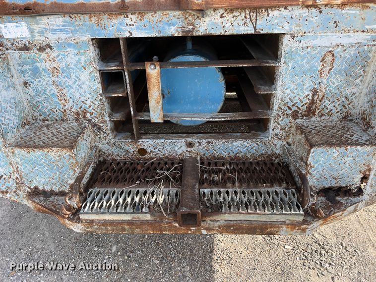 image for item MM9052 1990 GMC Forward W7  utility / service truck