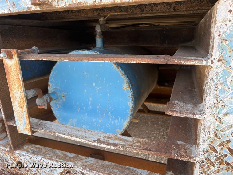 image for item MM9052 1990 GMC Forward W7  utility / service truck