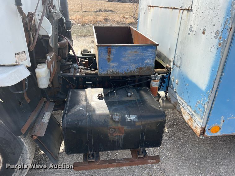 image for item MM9052 1990 GMC Forward W7  utility / service truck