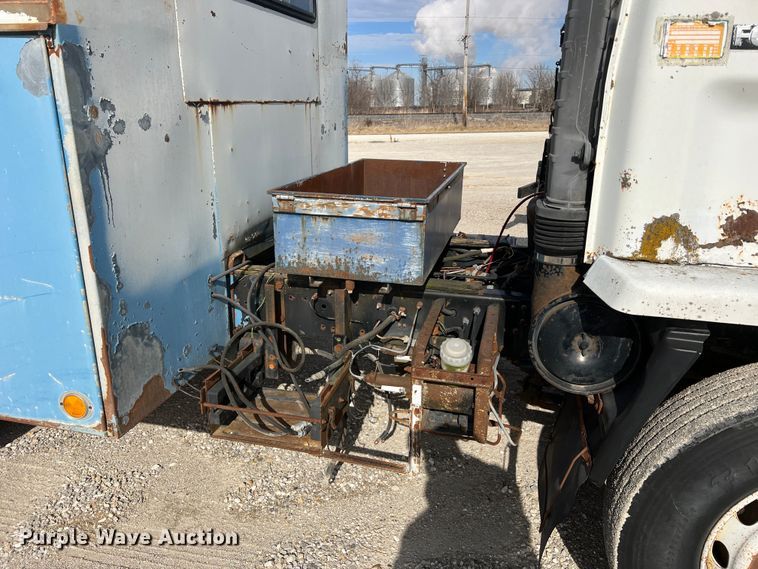 image for item MM9052 1990 GMC Forward W7  utility / service truck