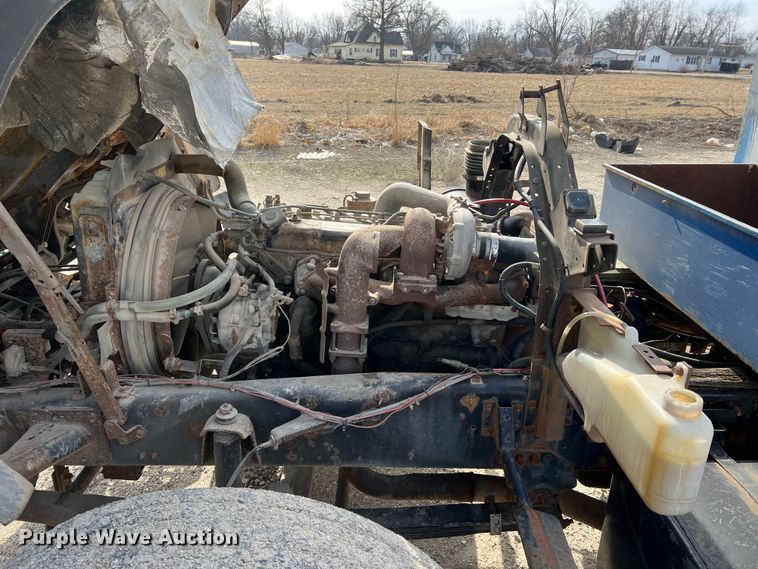 image for item MM9052 1990 GMC Forward W7  utility / service truck