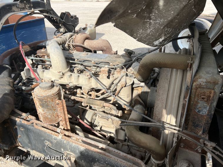 image for item MM9052 1990 GMC Forward W7  utility / service truck