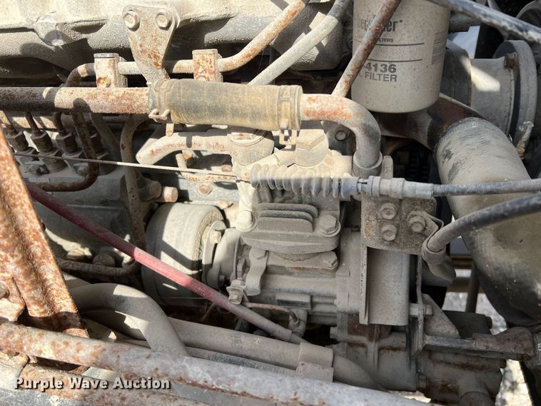 image for item MM9052 1990 GMC Forward W7  utility / service truck