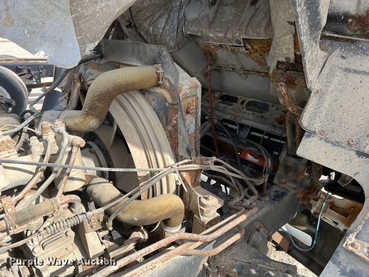 image for item MM9052 1990 GMC Forward W7  utility / service truck