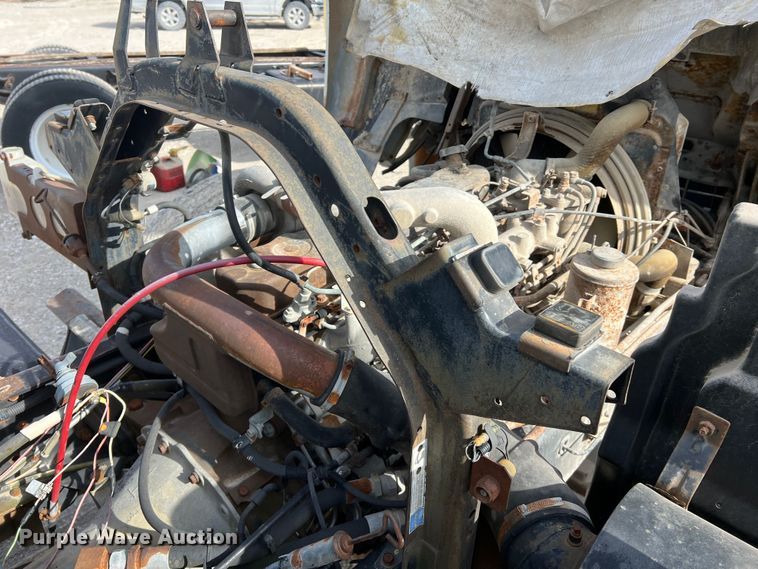 image for item MM9052 1990 GMC Forward W7  utility / service truck