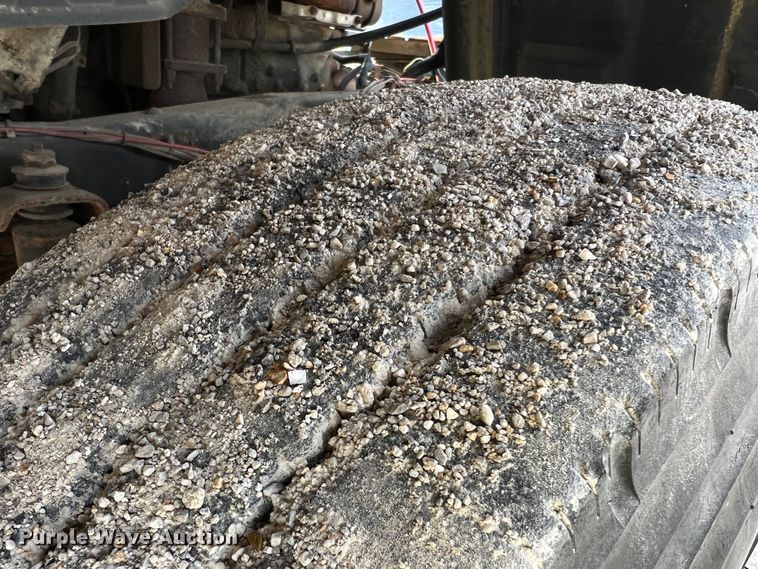 image for item MM9052 1990 GMC Forward W7  utility / service truck