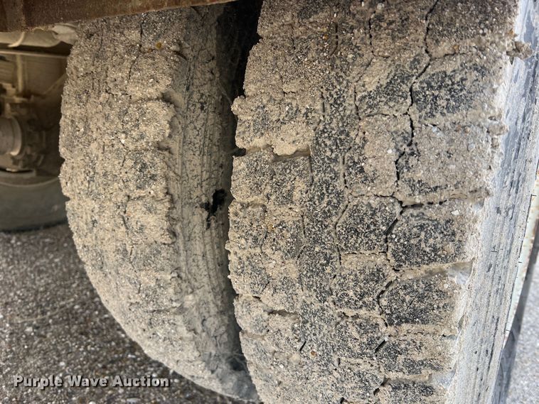 image for item MM9052 1990 GMC Forward W7  utility / service truck