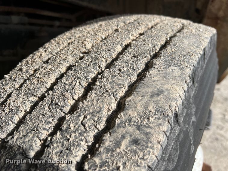 image for item MM9052 1990 GMC Forward W7  utility / service truck