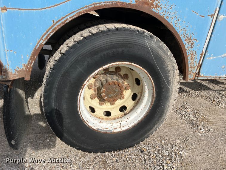 image for item MM9052 1990 GMC Forward W7  utility / service truck