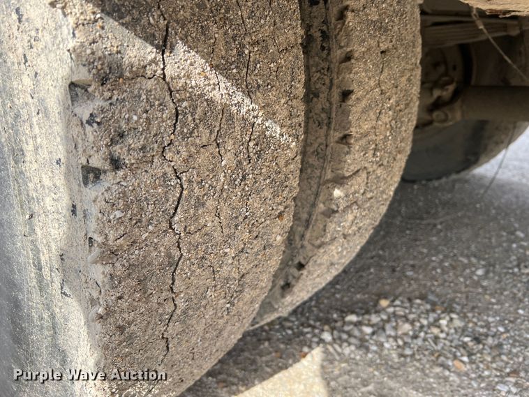 image for item MM9052 1990 GMC Forward W7  utility / service truck