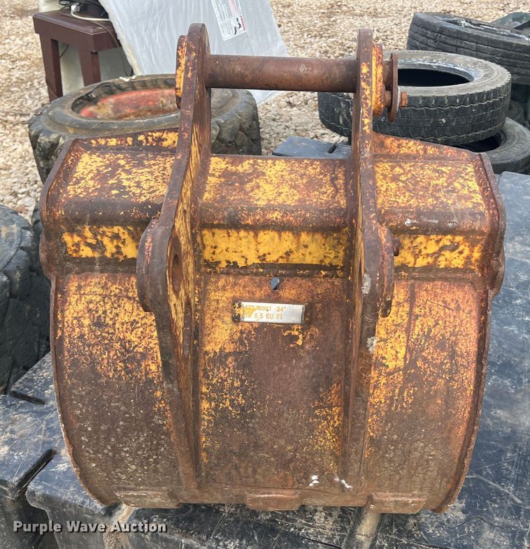 image for item MM9078 23"W excavator bucket