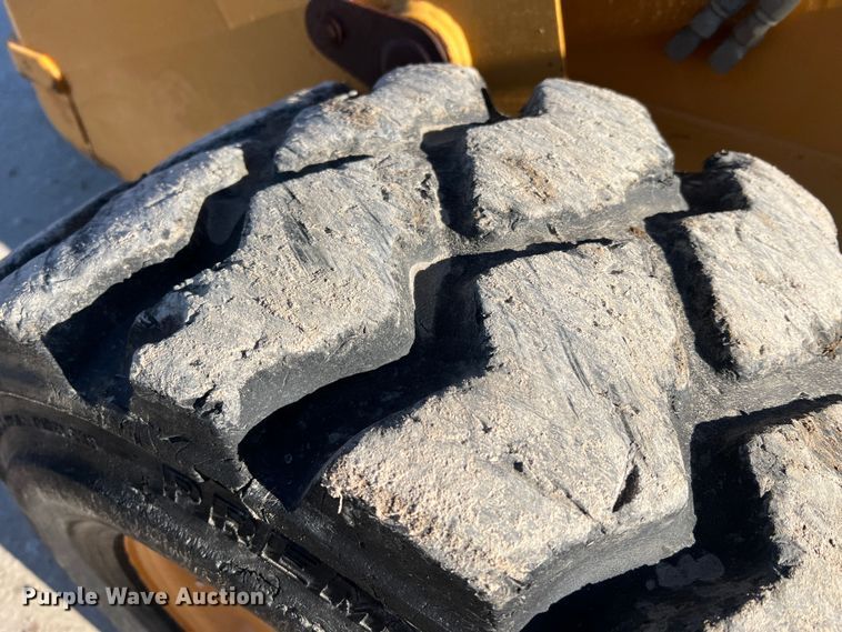 image for item MM9113 1999 Case 85XT  skid steer loader