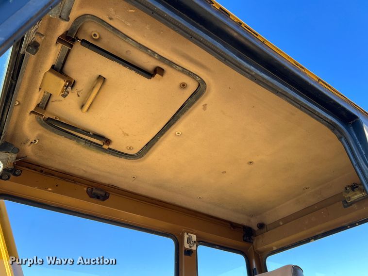 image for item MM9115 1989 Caterpillar E70B  excavator