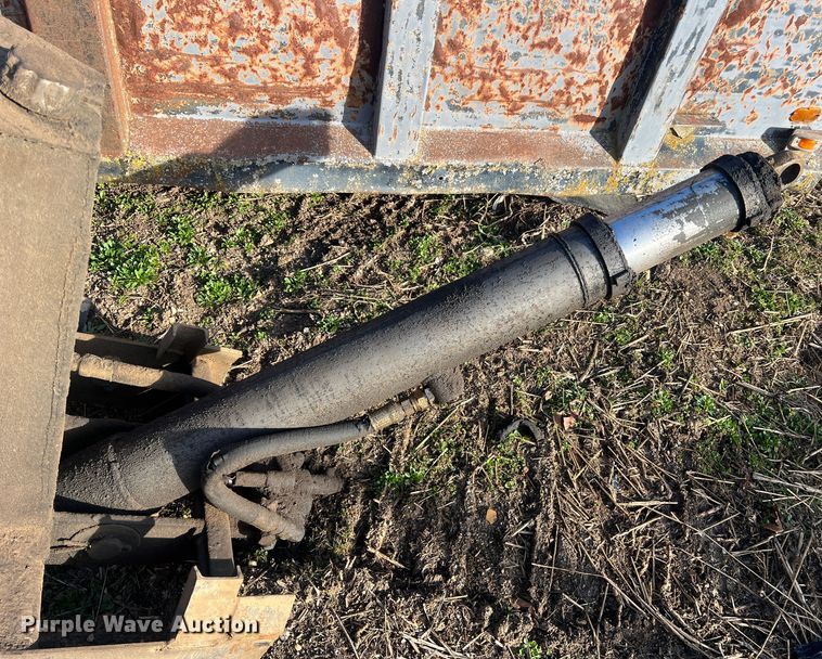 image for item MM9124 Heil HPT12Y  Dump truck bed