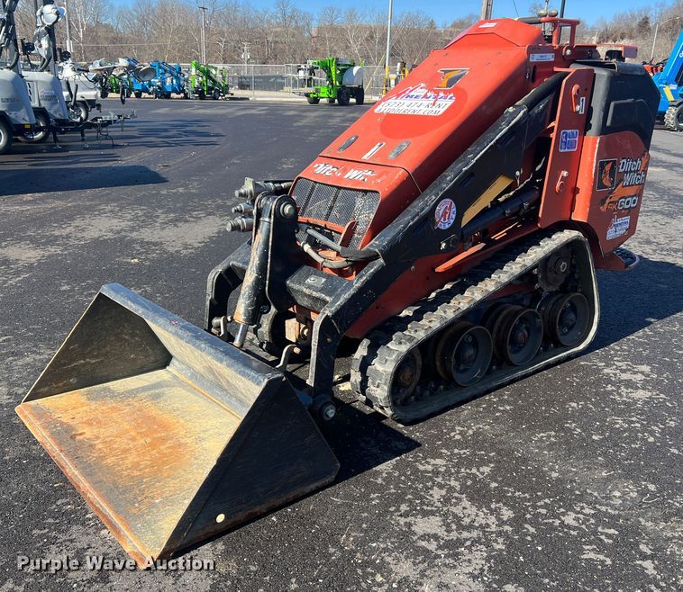 image for item MM9127 2017 Ditch Witch SK600  compact utility loader
