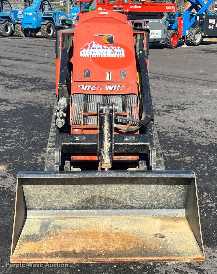 image for item MM9127 2017 Ditch Witch SK600  compact utility loader