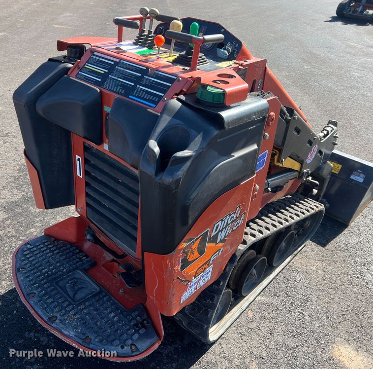image for item MM9127 2017 Ditch Witch SK600  compact utility loader