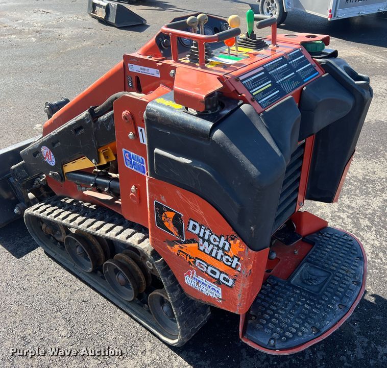 image for item MM9127 2017 Ditch Witch SK600  compact utility loader