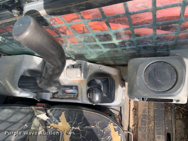 image for item MM9735 2014 Kubota SVL90-2  tracked skid steer loader