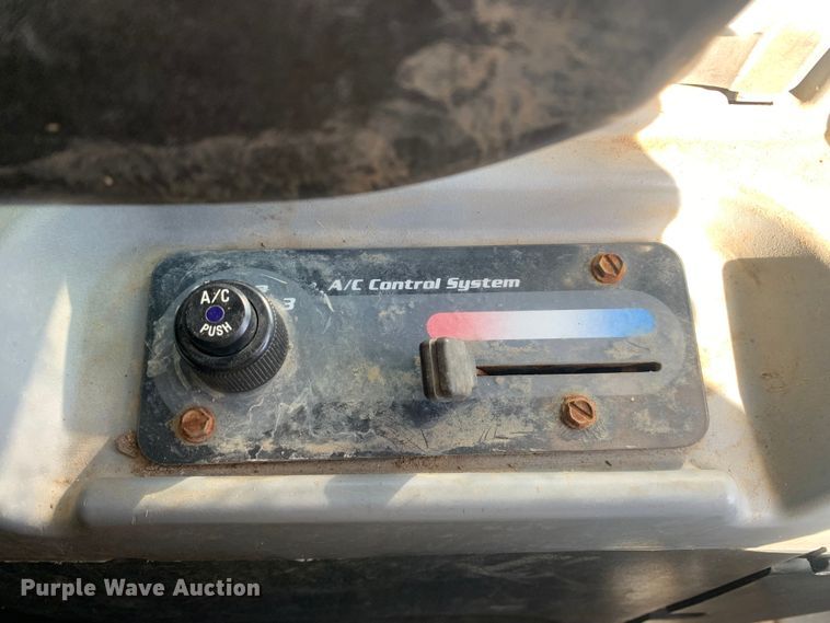 image for item MM9735 2014 Kubota SVL90-2  tracked skid steer loader